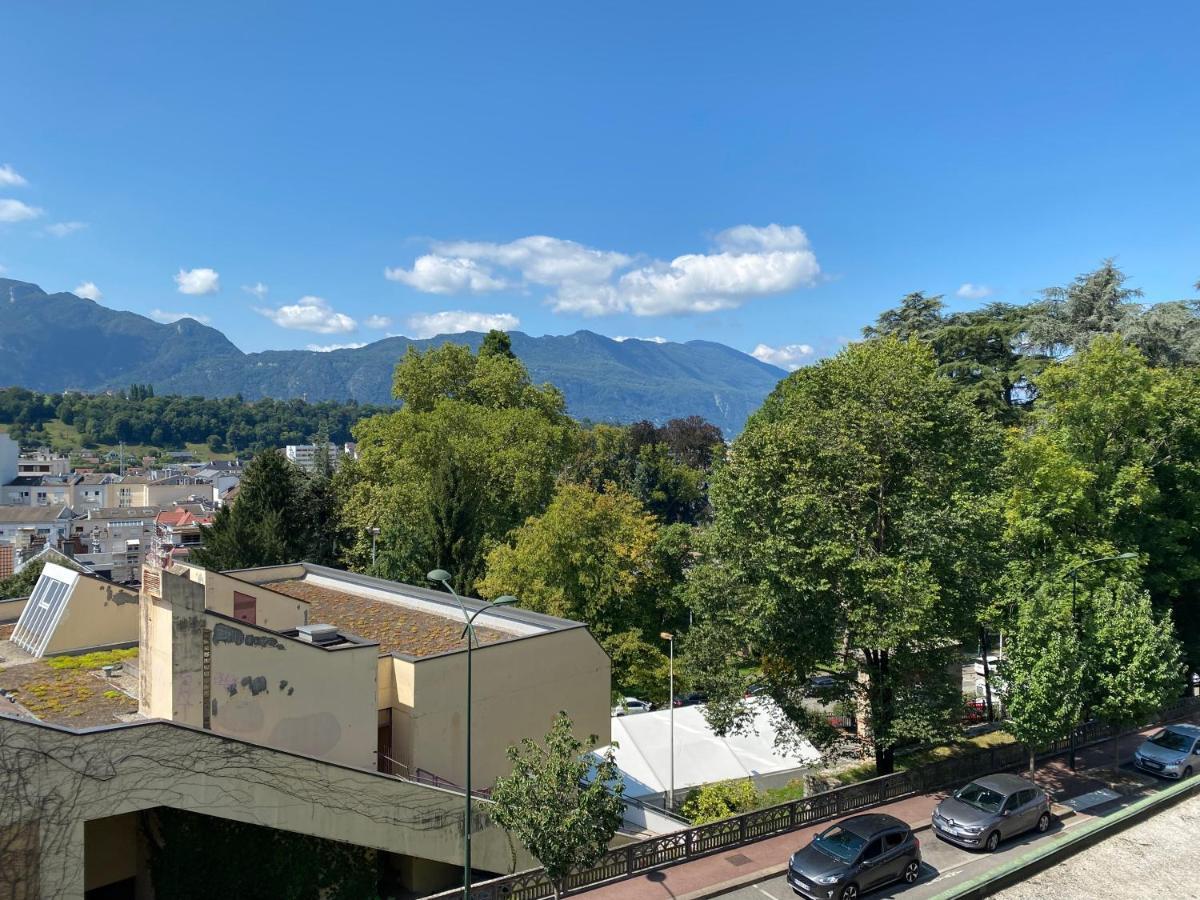 Meuble En Centre Avec Vue Sur La Dent Du